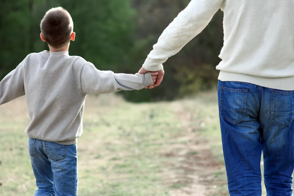 Derechos del padre sin patria potestad