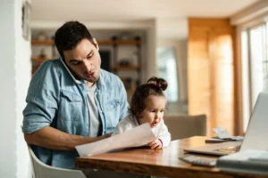 Obligaciones de informar al padre no custodio