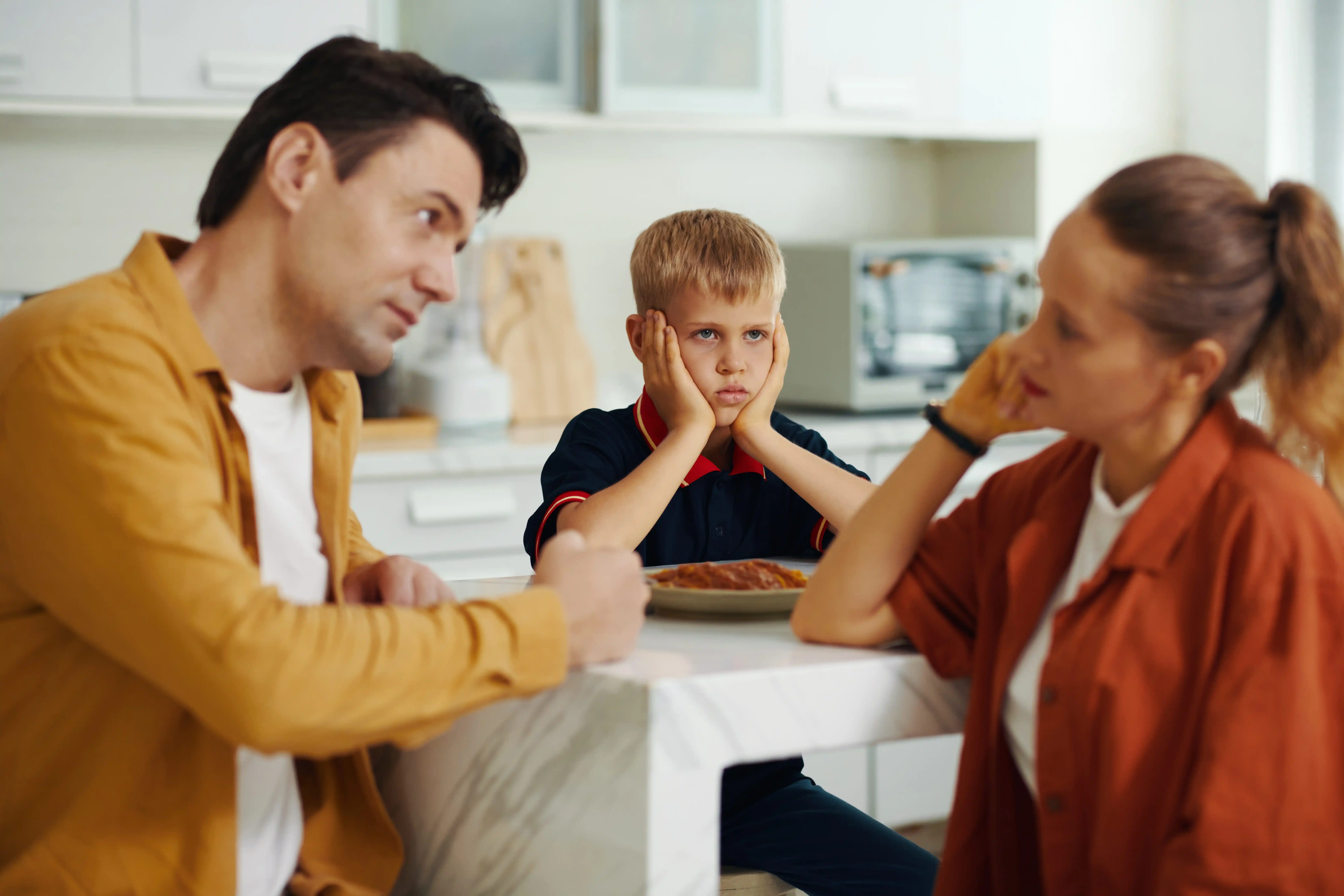 si hay infidelidad quién se queda con los hijos